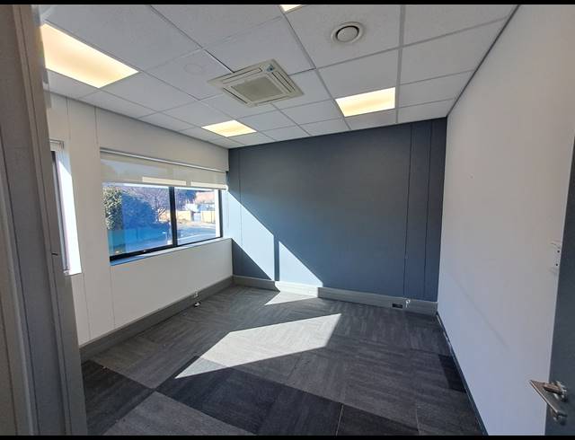 3,438M² OFFICE TO LET IN WAVERLEY